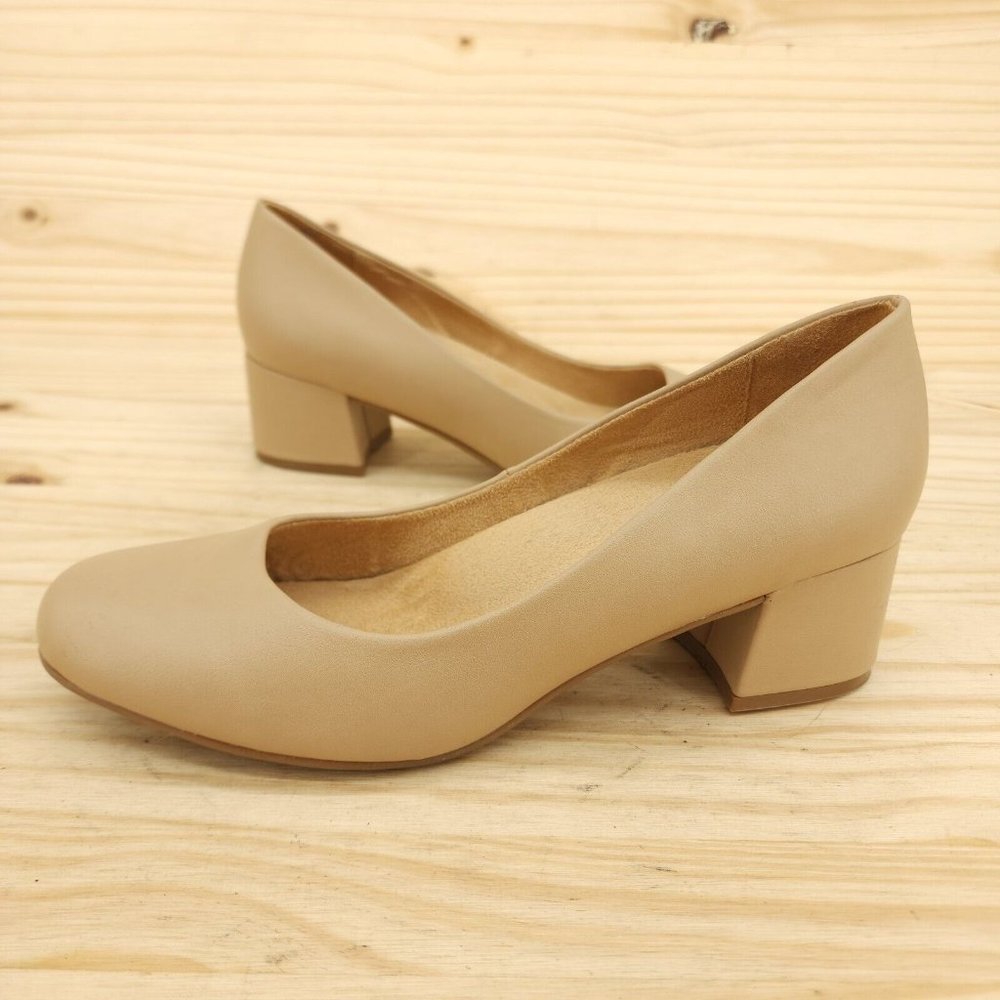 Naturalizer Women's Classic Loafer Pumps Sz 8.5 Wide Tan Nude Career Office Shoe